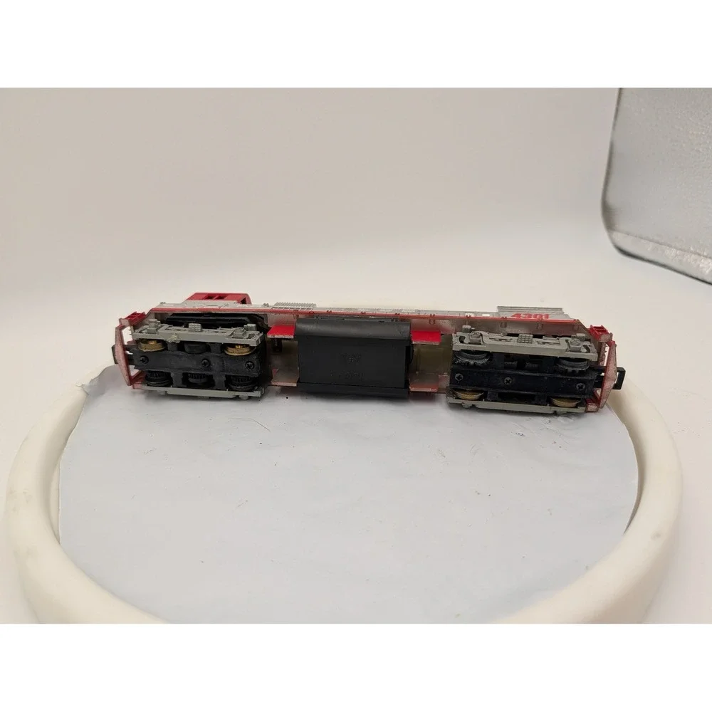 Silver‎ Streak 4301 Diesel Locomotive Model Train Engine Red Silver HO Scale